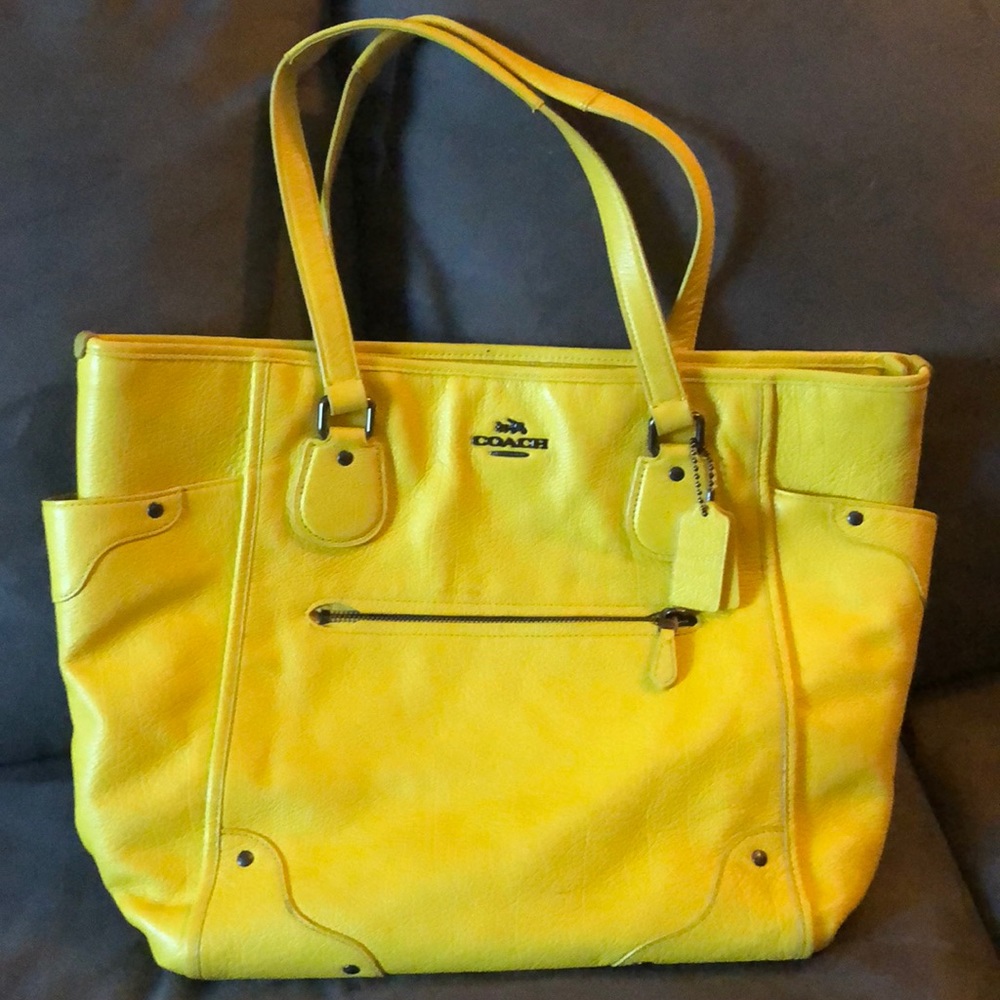Nearly new authentic Coach purse!!!!!